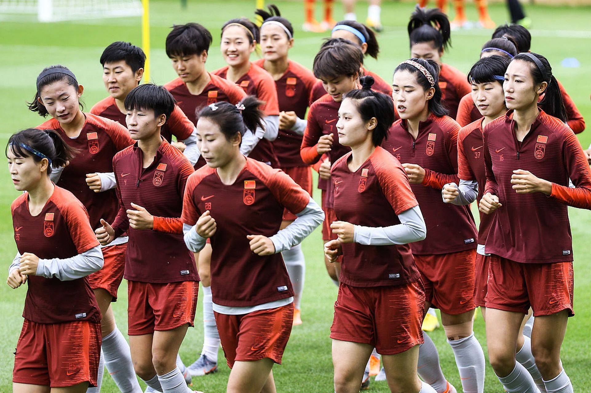 足提高收入, 更低, 中国U 足提高收入, 更低, 中国U